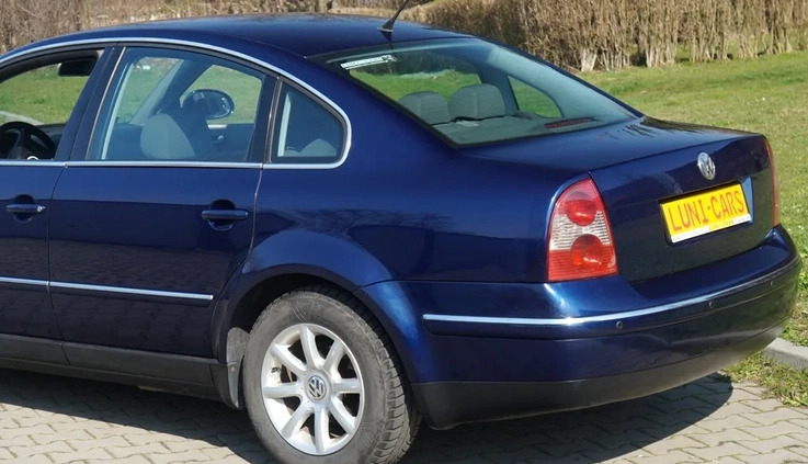 Volkswagen Passat cena 9000 przebieg: 240000, rok produkcji 2006 z Józefów małe 704